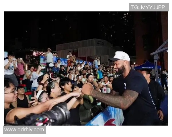 NBA巨星跨界足球赛场引热议 篮球偶像现身绿茵点燃球迷激情 NBA巨星跨界足球赛场引热议 篮球偶像现身绿茵点燃球迷激情