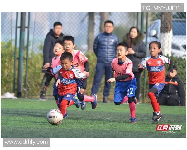 彝族足球球星崭露头角 打破偏见为民族争光 彝族足球球星崭露头角 打破偏见为民族争光