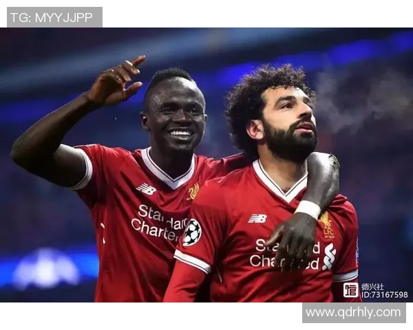 模特足球球星的跨界魅力：从绿茵场到T台的精彩人生